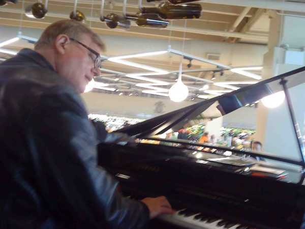 Marshall Vente Solo & Orchestra - Image 2